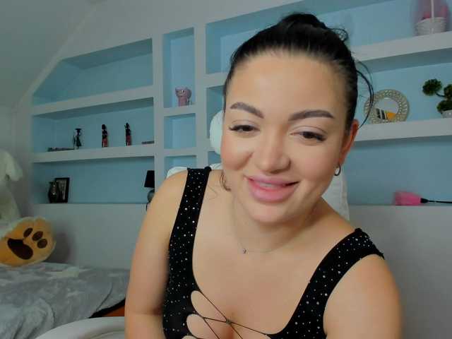 JuicyJulie's BongaCams show and profile