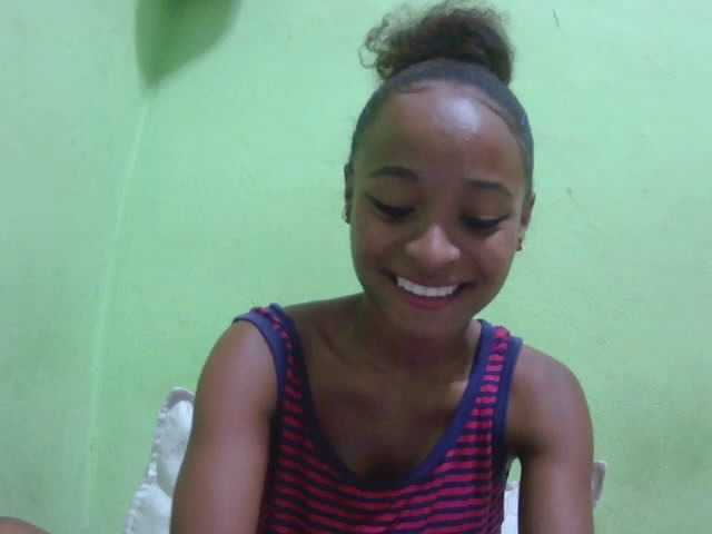 le modèle Chou1 est en webcam porno dans un show sur le site bongacams, il possède les tags suivants: Ebony,Brunette,Shaved