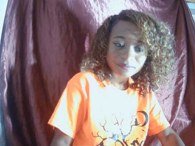 Tiscah webcam bongacams model stream image