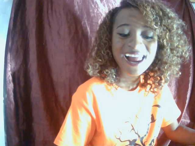 Tiscah webcam bongacams model stream image