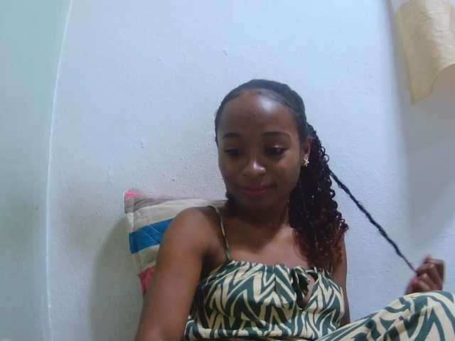 le modèle Chou1 est en webcam porno dans un show sur le site bongacams, il possède les tags suivants: Ebony,Brunette,Shaved