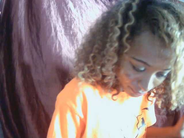 Tiscah webcam bongacams model stream image