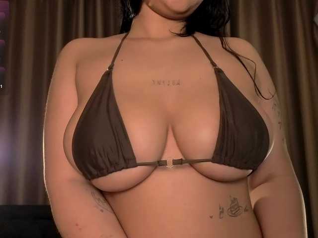 honeybrownie live cam on BongaCams