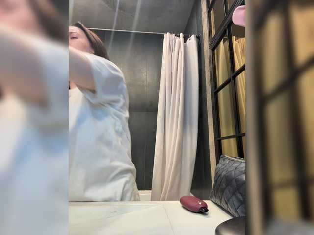 le modèle -Your-Michelle- est en webcam porno dans un show sur le site bongacams, il possède les tags suivants: White/Caucasian,Brunette,Shaved