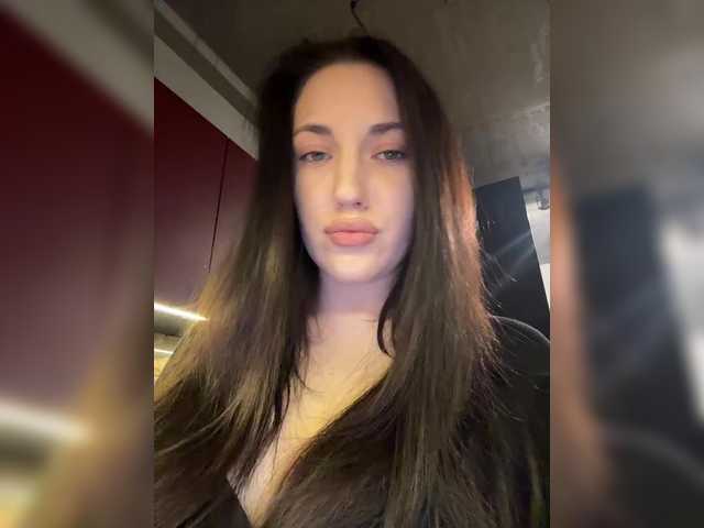 le modèle -Your-Michelle- est en webcam porno dans un show sur le site bongacams, il possède les tags suivants: White/Caucasian,Brunette,Shaved