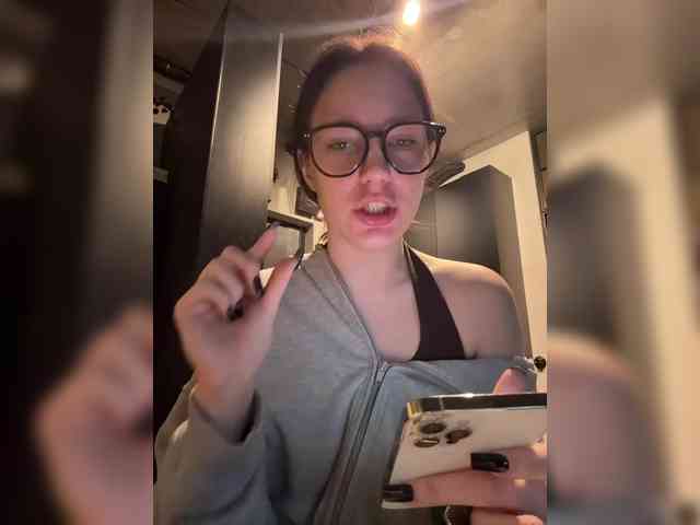 -Your-Michelle- webcam