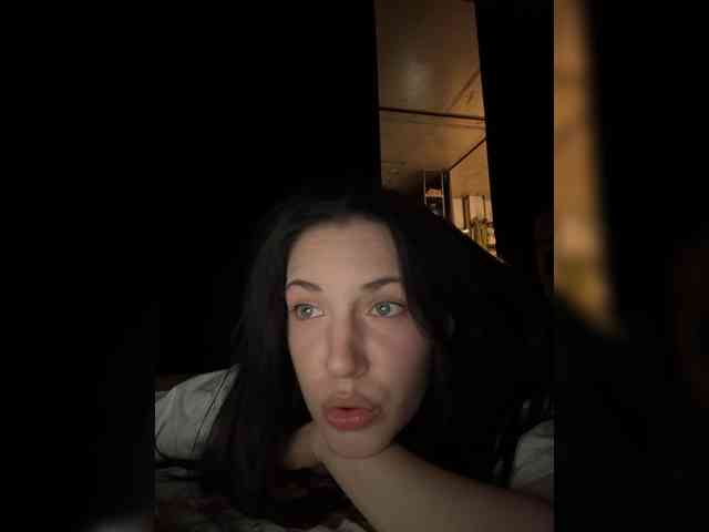 -Your-Michelle- webcam