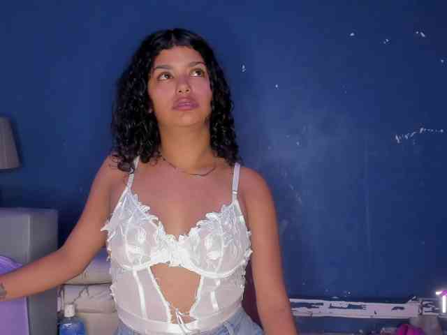 Bemylover11 webcam