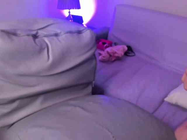 Bemylover11 webcam
