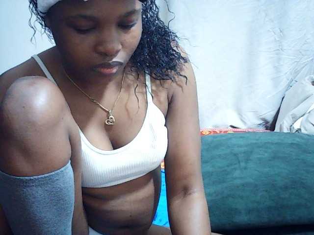 Molient123, en vivo ahora en BongaCams