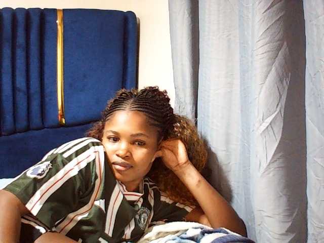 Molient123 live cam on BongaCams
