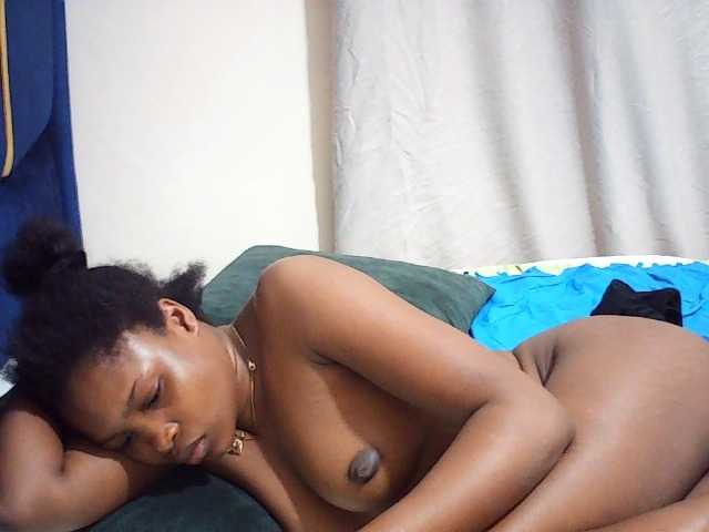 Molient123 live cam on BongaCams