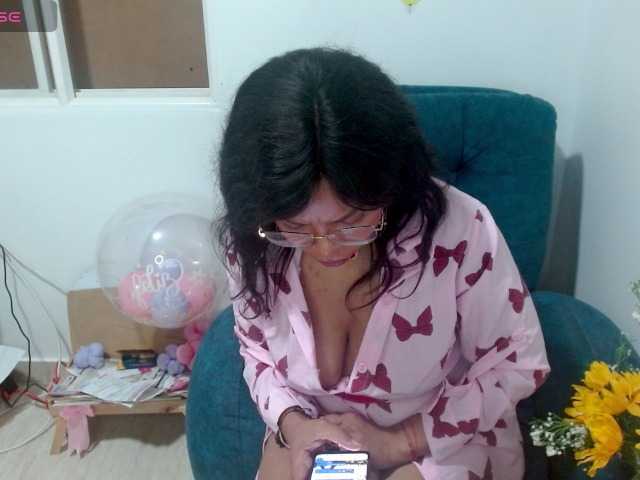lizethrey73, live now on BongaCams
