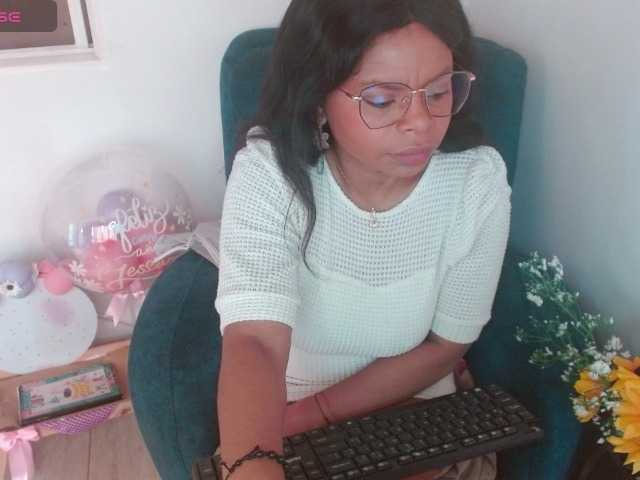 lizethrey73 live cam on BongaCams