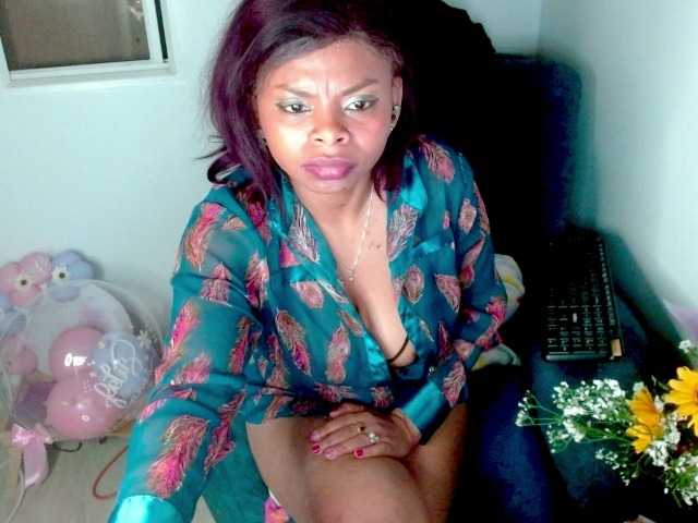lizethrey73 live cam on BongaCams