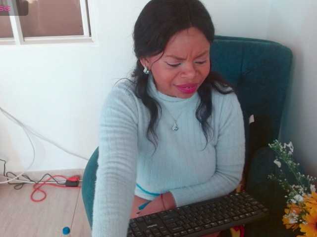 lizethrey73 live cam on BongaCams