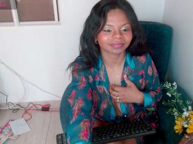 lizethrey73 live cam on BongaCams