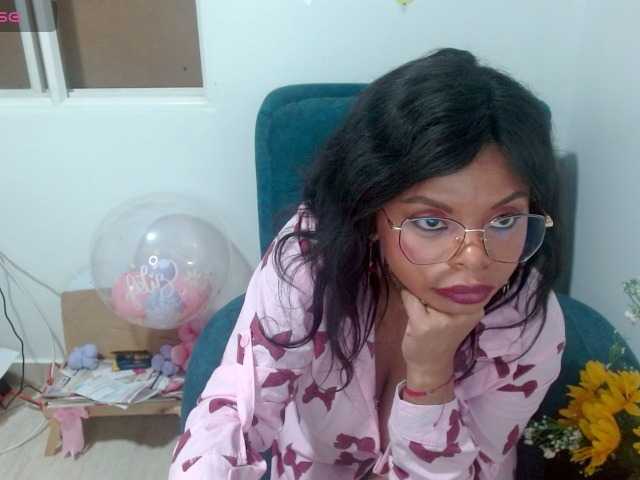 lizethrey73, en directo ahora en BongaCams