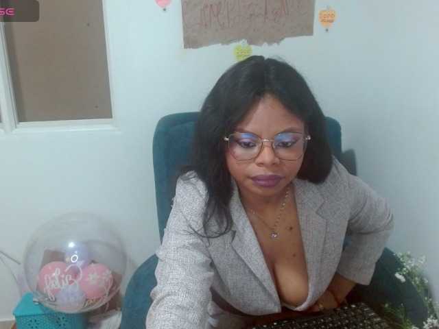 lizethrey73 live cam on BongaCams