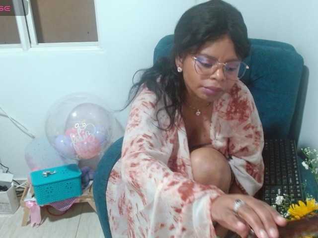 lizethrey73 live cam