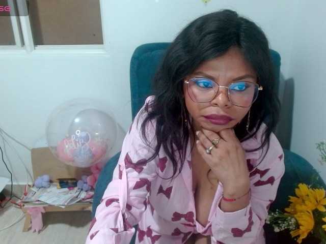 lizethrey73, en directo ahora en BongaCams