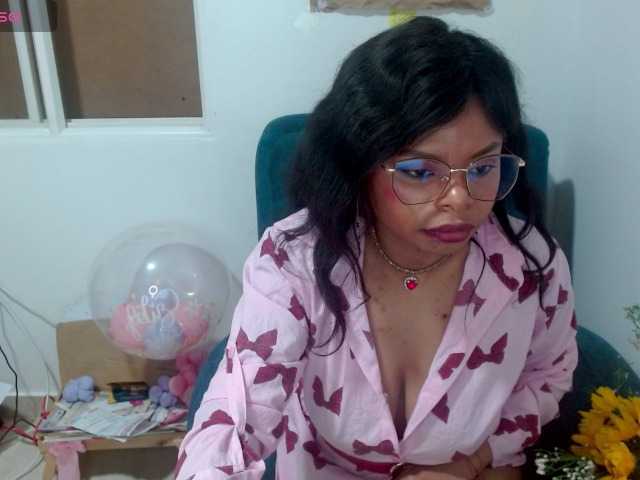 lizethrey73, live now on BongaCams
