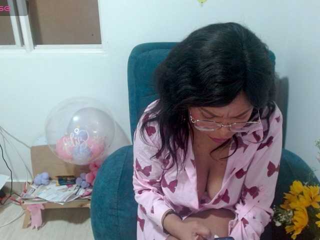 lizethrey73, en directo ahora en BongaCams