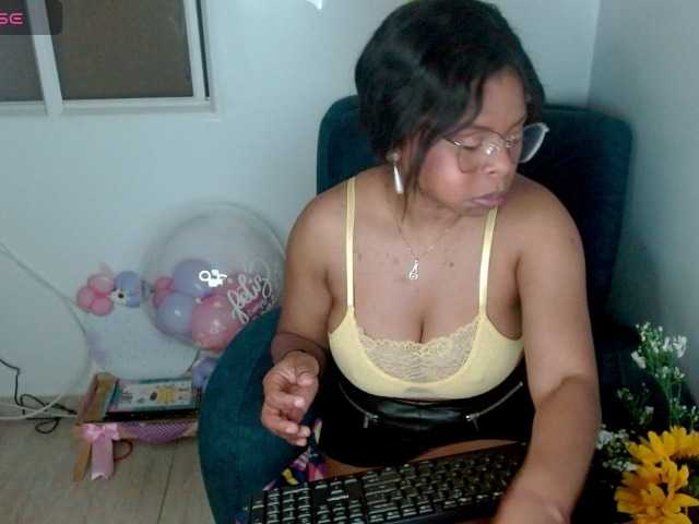 lizethrey73 live cam on BongaCams