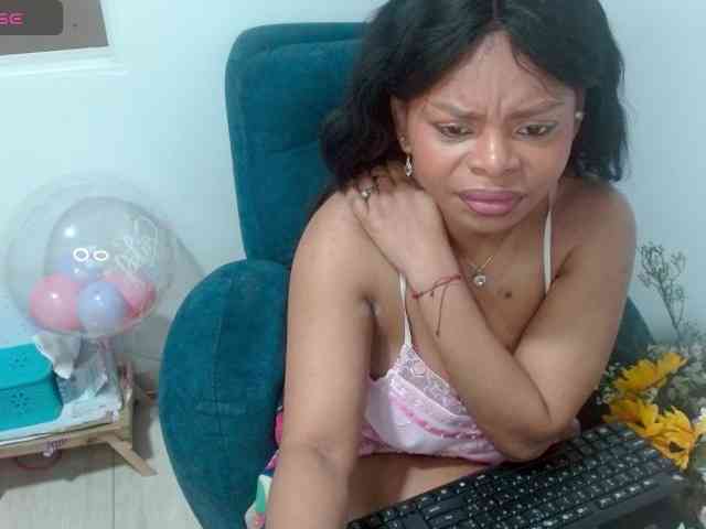 lizethrey73 Live Webcam on BongaCams