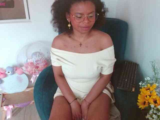 lizethrey73 Live Webcam on BongaCams