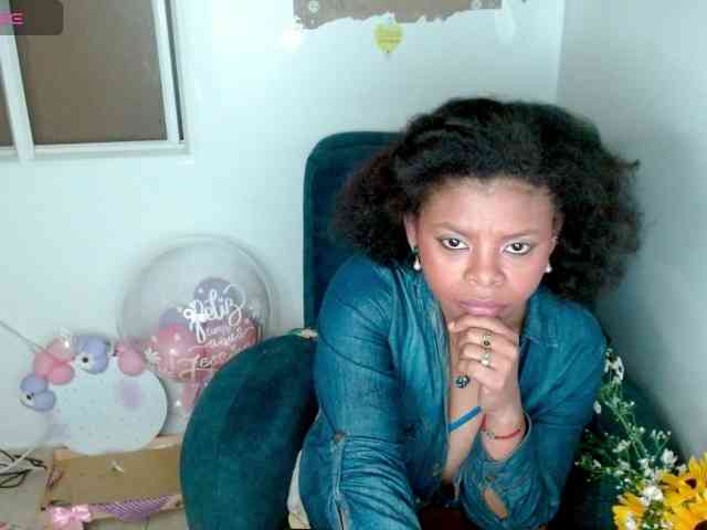 Lizethrey73's cam show statistics and live stream