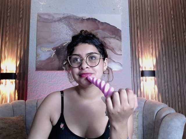 CurlyDani's BongaCams show and profile