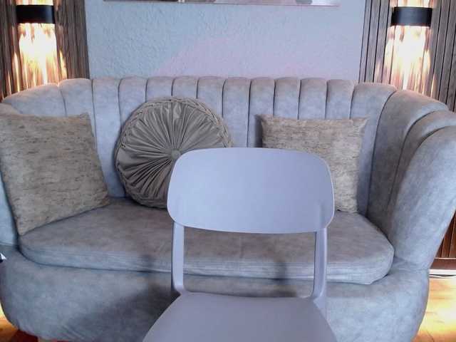 CurlyDani's BongaCams show and profile