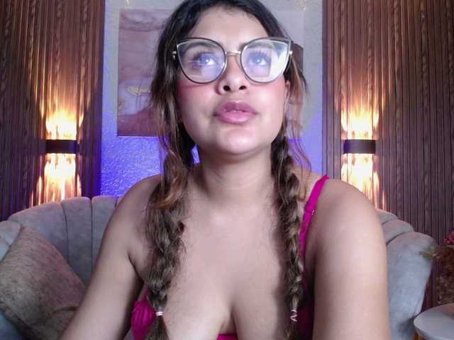 CurlyDani's BongaCams show and profile