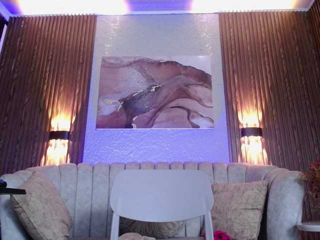 CurlyDani's BongaCams show and profile