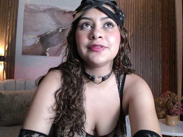 CurlyDani Live Cam and Statistics on UnifiedCams