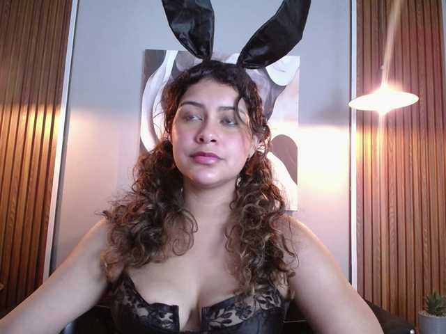 CurlyDani's BongaCams show and profile