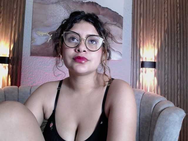 CurlyDani's BongaCams show and profile