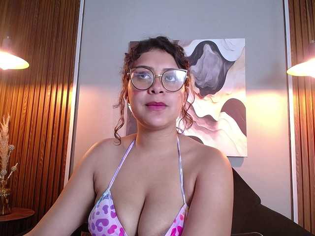 CurlyDani's BongaCams show and profile