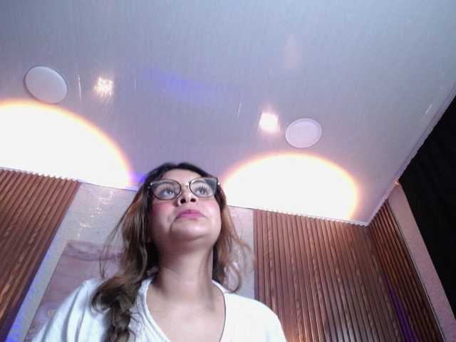 CurlyDani's BongaCams show and profile