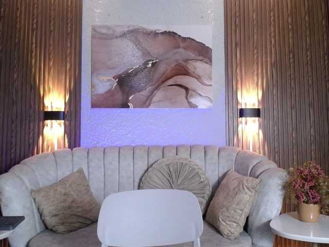 CurlyDani's BongaCams show and profile