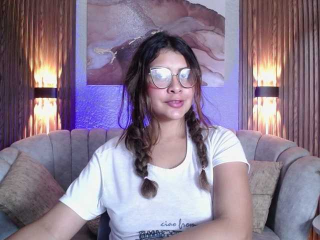 CurlyDani's BongaCams show and profile