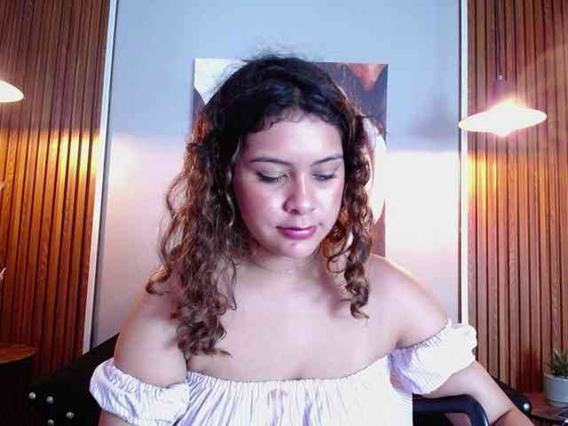 CurlyDani Live Webcam on BongaCams
