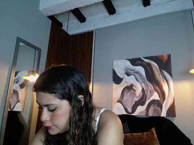 CurlyDani webcam