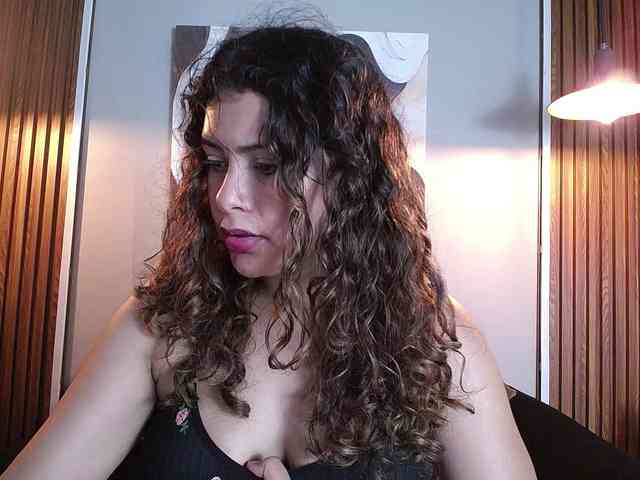 CurlyDani CurlyDani