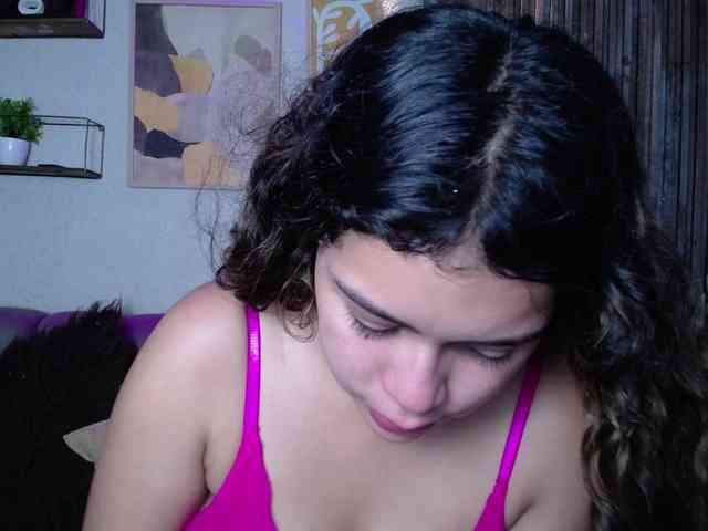 CurlyDani webcam