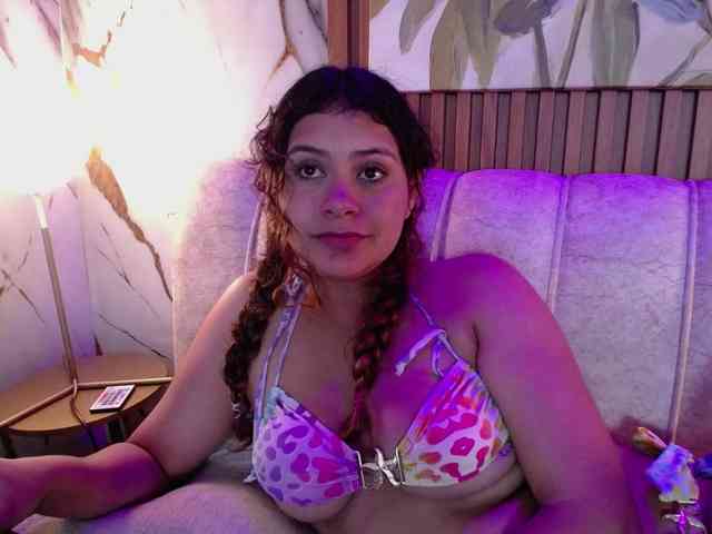 CurlyDani Live Webcam on BongaCams