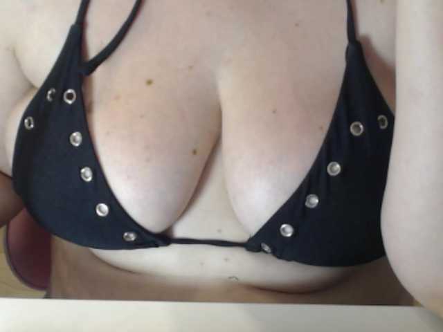 peachyshow live cam on BongaCams
