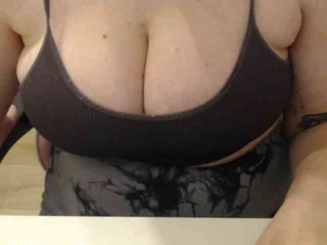 peachyshow Live Webcam on BongaCams