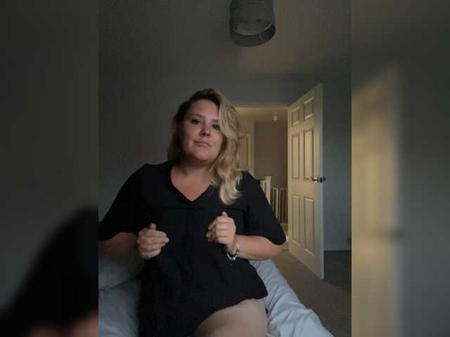 Caitlinsarah1998 live cam on BongaCams